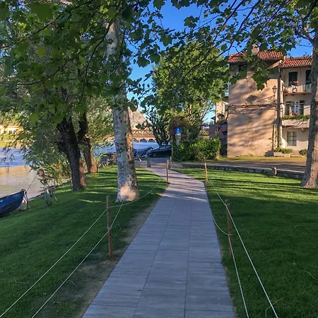 Ponte Vecchio Family
